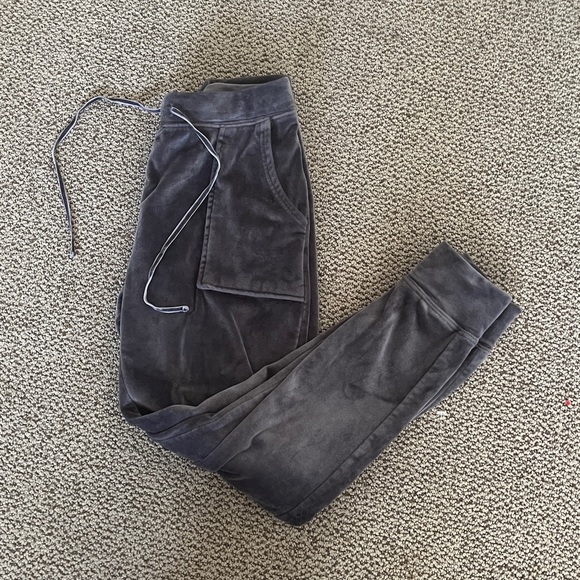 House of Harlow 1960 crushed velvet joggers - Picture 2 of 4